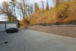 01_retaining_wall_behind_expressoilchange.webp