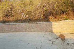 15_retaining_wall_behind_expressoilchange.webp